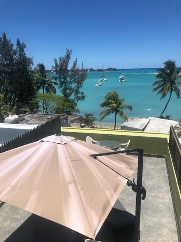 Ocean-View Penthouse With Roof Terrace, Grand Baie, Waterside Complex Apartment The Vale Exterior photo